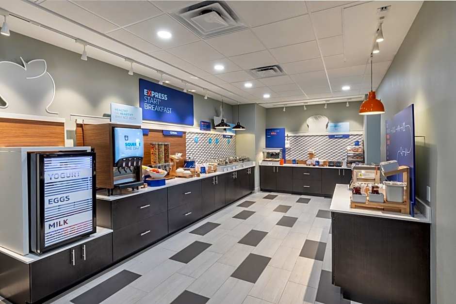 Holiday Inn Express and Suites Purcell By IHG