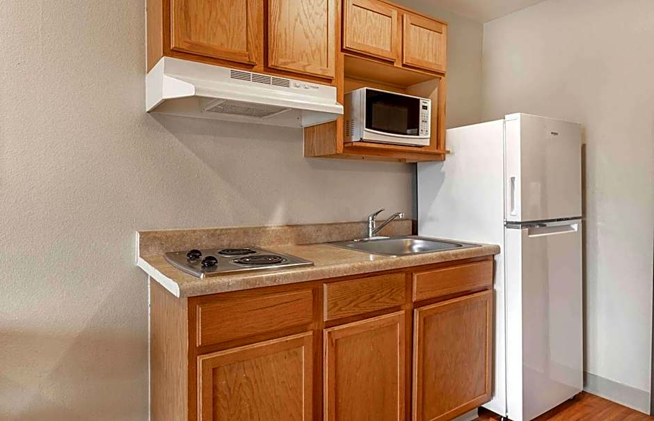 Extended Stay America Select Suites - Wichita - North