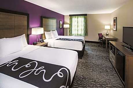 Queen Room with Two Queen Beds and Bath Tub - Mobility Accessible/Non-Smoking