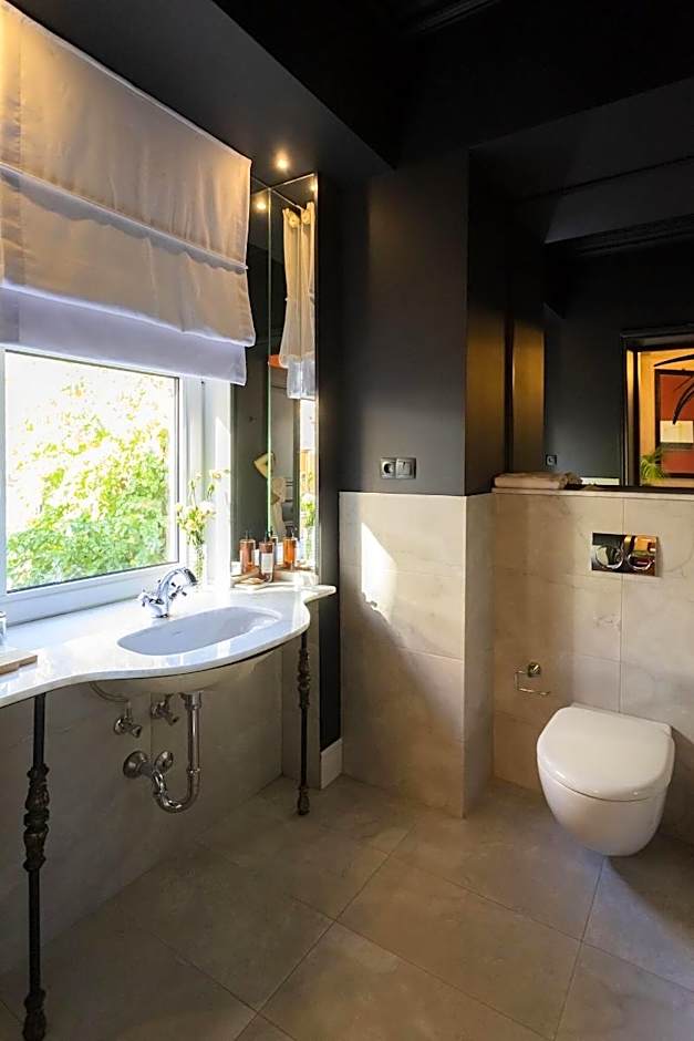 Unfound Door - Design Hotel