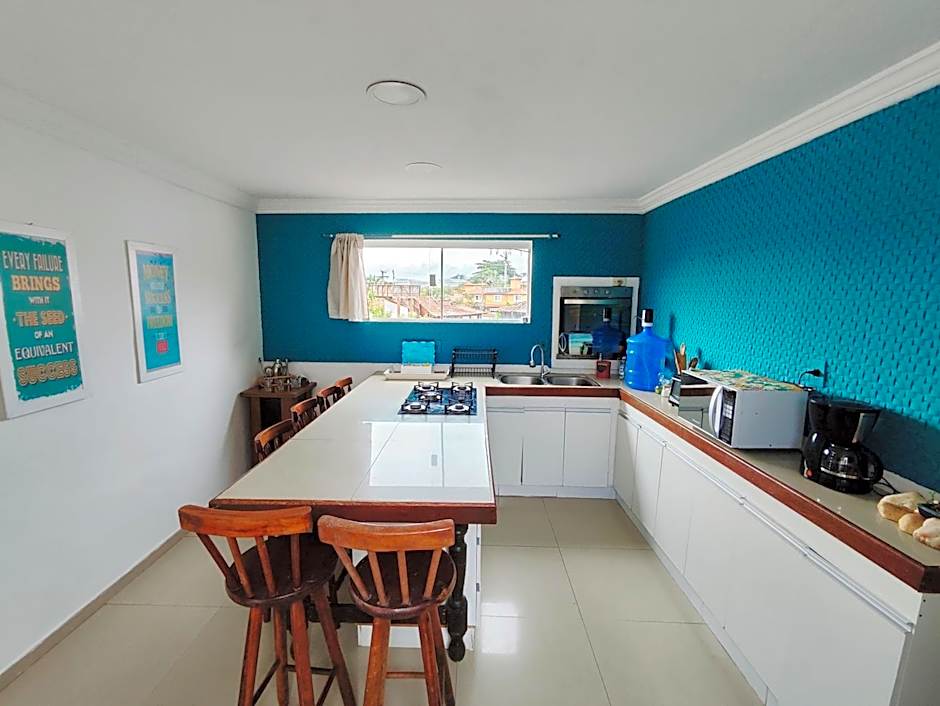 Casa completa a 70 m da praia dos ossos