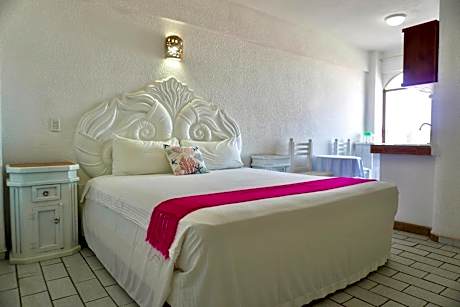 Standard 1 King Bed