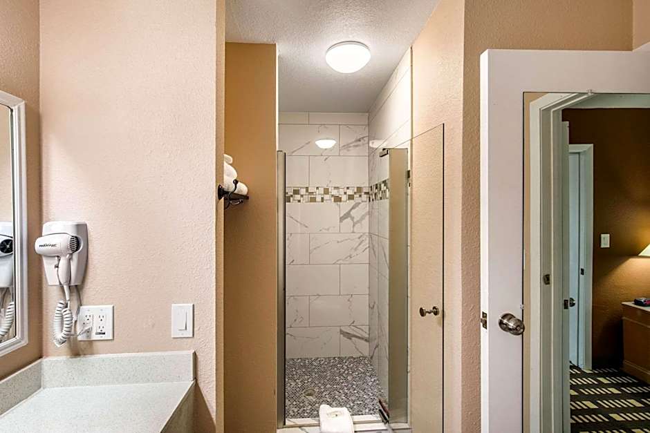 Quality Inn & Suites Plano