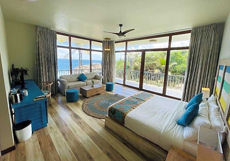 Thaproban Pavilion Waves Unawatuna