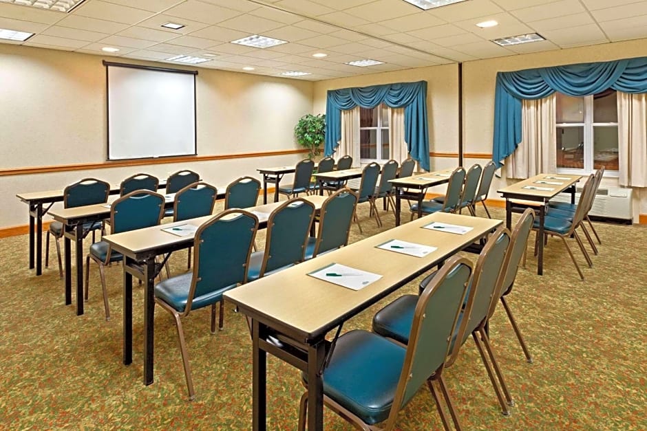 Country Inn & Suites by Radisson, York, PA