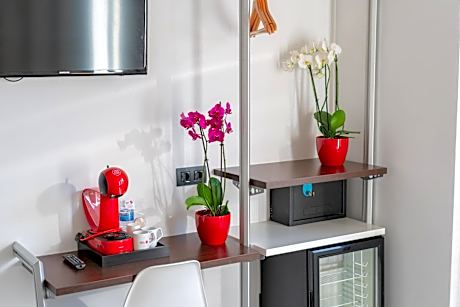 Twin Room with Private Bathroom