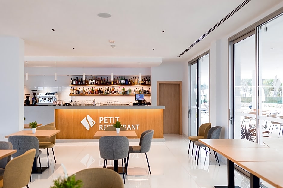 Petit Sagitario ( Only Adults )