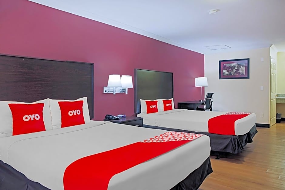 OYO Hotel McAllen Airport South - 1 mi from McAllen Medical Center