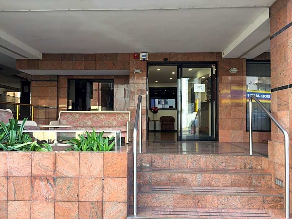 Edgecliff Lodge Motel