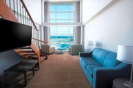 1 Bedroom Bi-level Suite, In Loft: 1 King, Sofa bed, Falls view, High floor