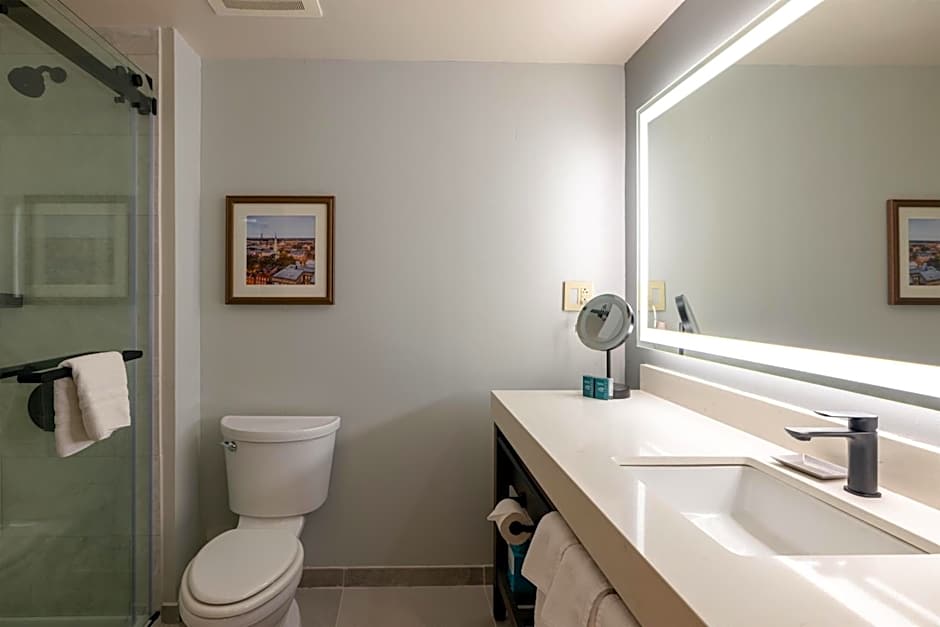 DoubleTree By Hilton Hotel Savannah Airport