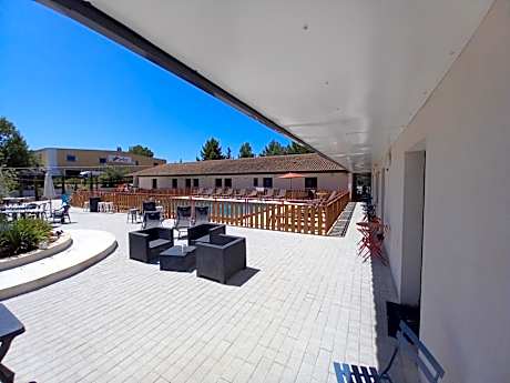 Two-Bedroom Apartment (6 Adults)