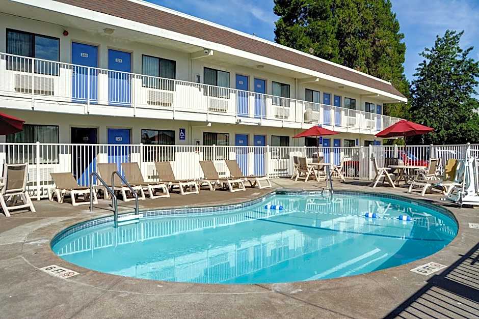Motel 6-Salem, OR