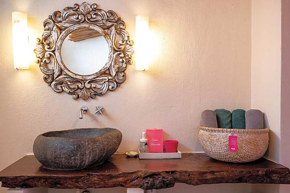 PinkCoco Uluwatu - Constant Surprises & for Cool Adults Only