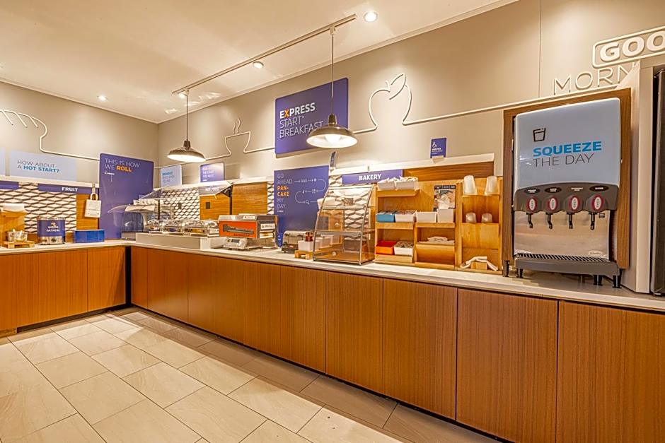 Holiday Inn Express & Suites College Station by IHG