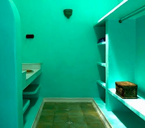 Hotel Medio Mundo