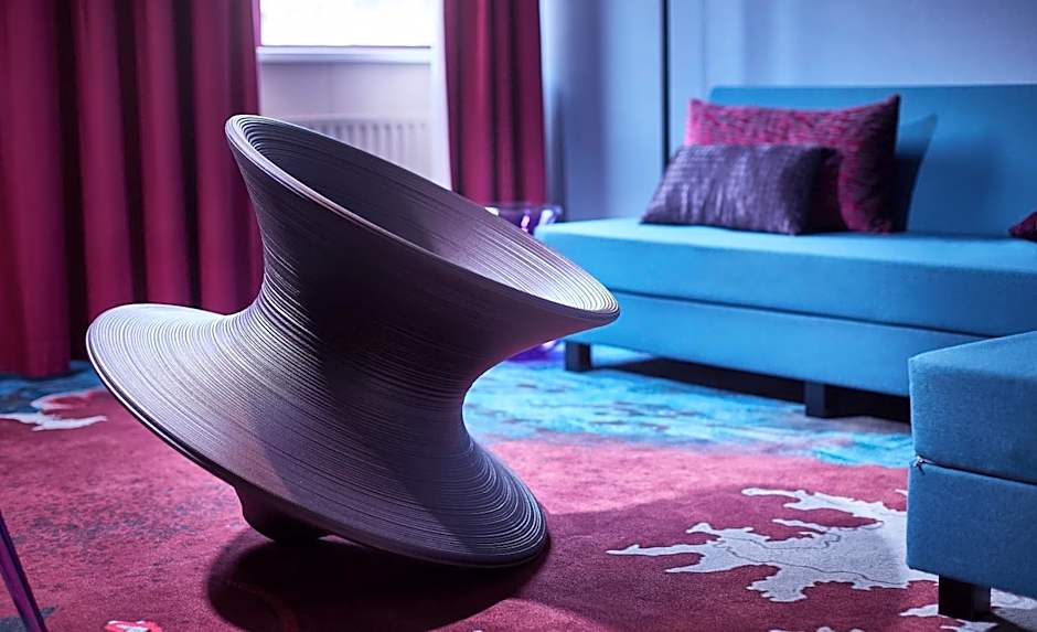 Carlton Square Hotel