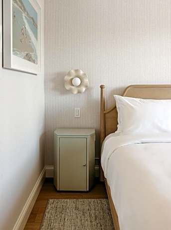King Room with Roll-In Shower - Disability Access