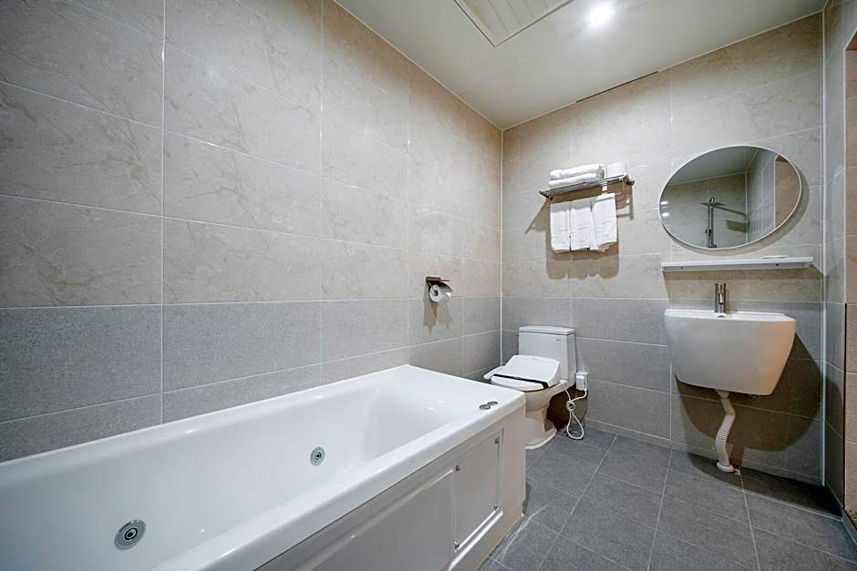 The 7 Business Hotel