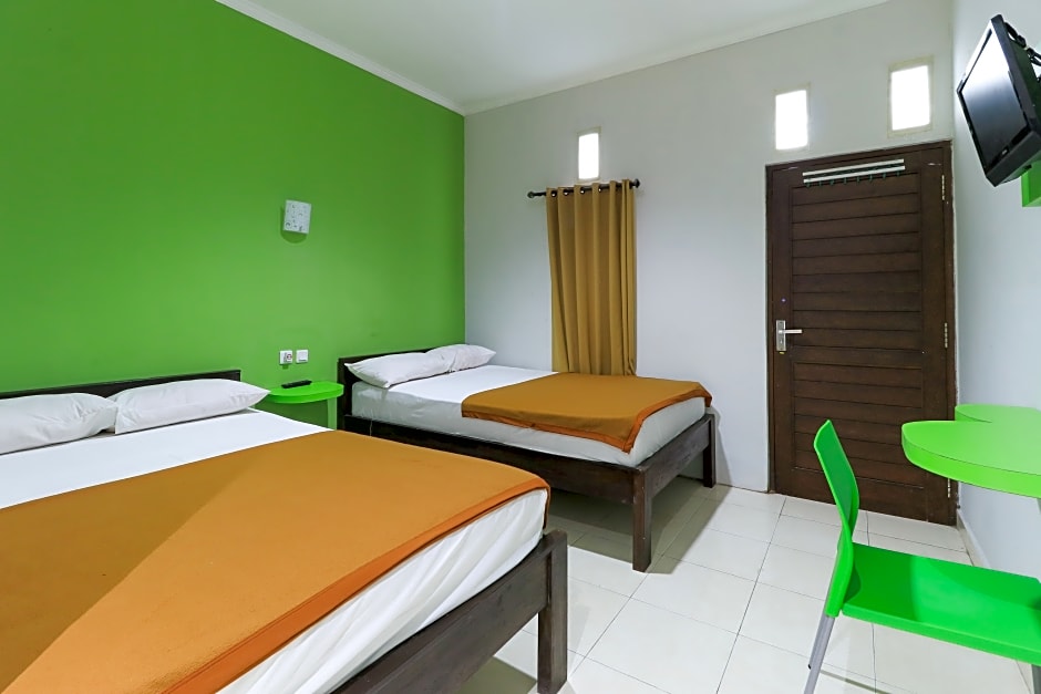 Hotel Warta Putra by ZUZU
