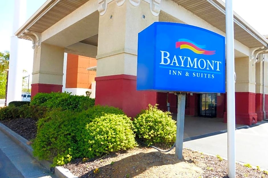 Baymont Inn & Suites Calhoun