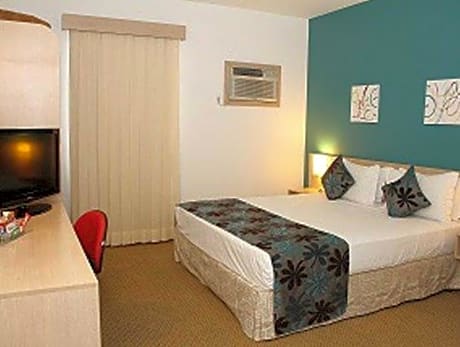 1 King Bed, Smoking, Upgrade