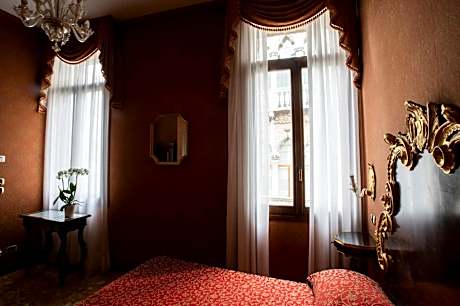 Luxury Double Room with Canal View