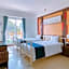 Warner Leisur Hotel