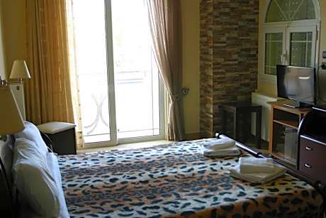 Superior Suite with Sea View (3 Adults)