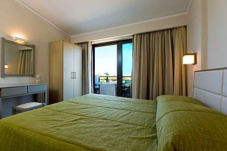 SUPERIOR ONE BEDROOM MEZZONETE STYLE