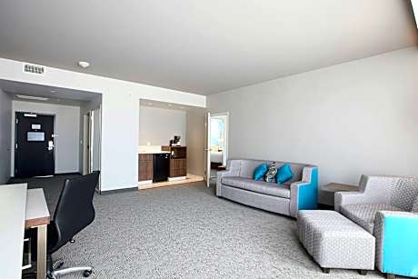 1 Bedroom Suite, 2 Queen, Sofa bed