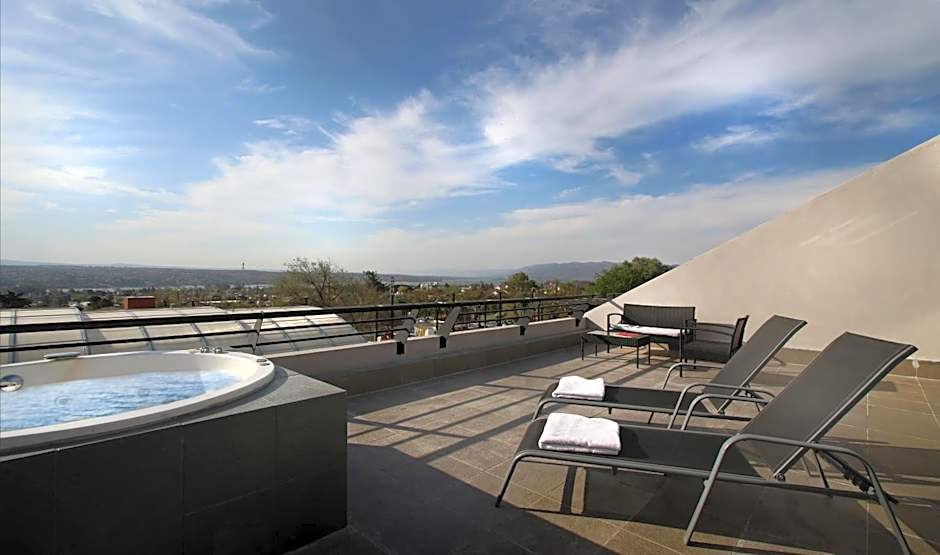Pinares Panorama Suites, Spa & Convention Center