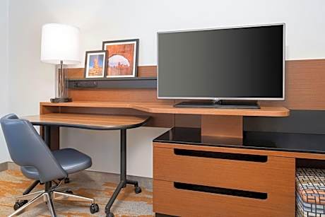 2 Queen Studio with Sofa Bed (Mobility Accessible w/ Tub)