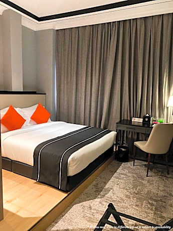 Deluxe Queen Room