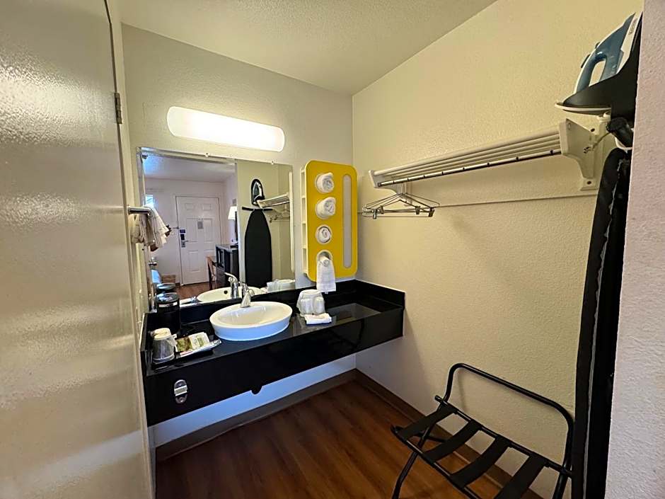 Studio 6 Bellflower CA Los Angeles