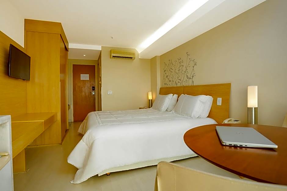 Golden Tulip Macae
