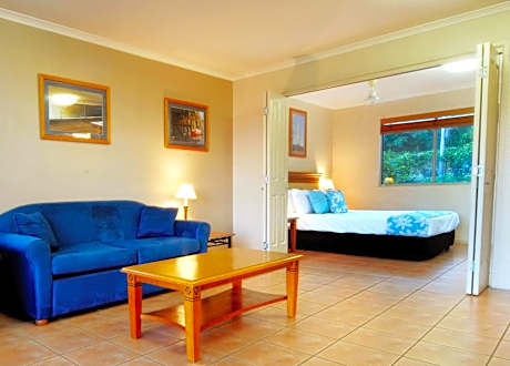 One Bedroom Suite with Balcony Spa and Bay View