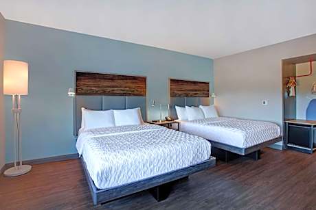 Queen Room with Two Queen Beds - Hearing Access