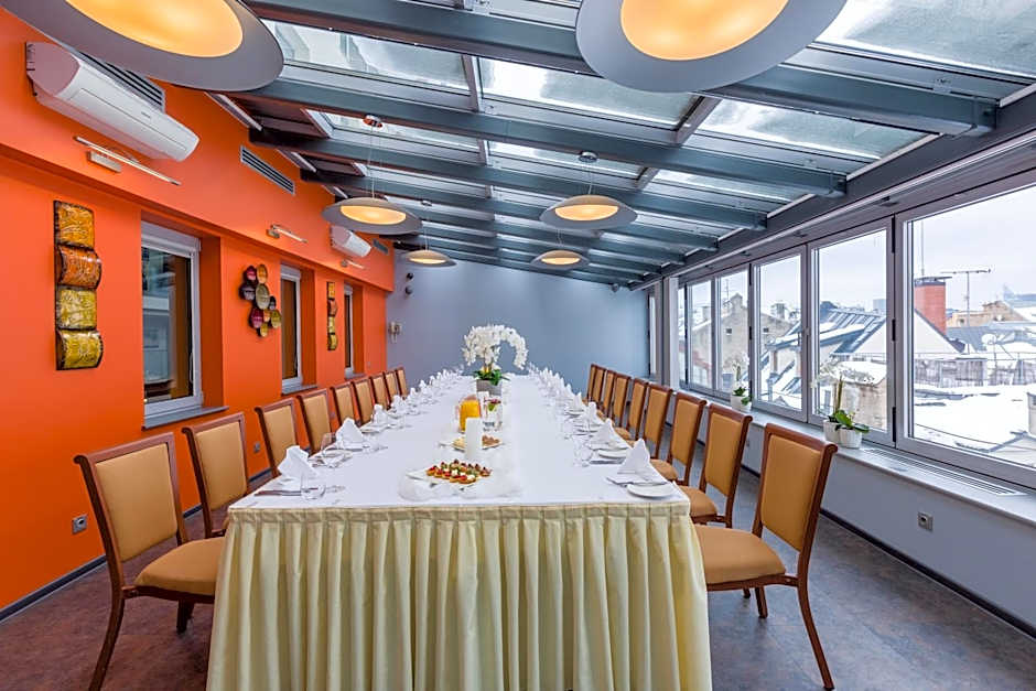 Avalon Hotel & Conferences
