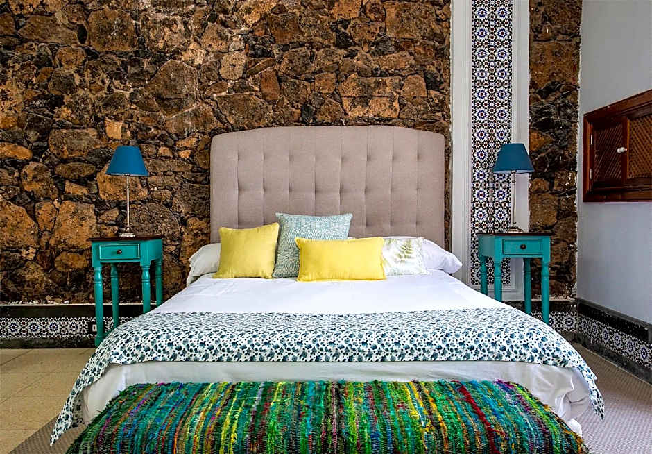 El Charco Suites