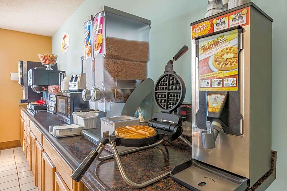 Super 8 by Wyndham Wakeeney