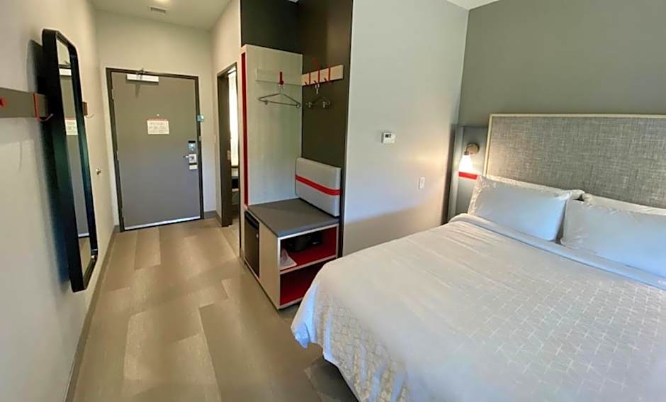 avid hotels - Macon North By IHG