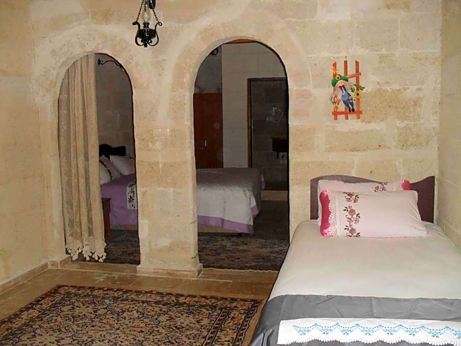 Jerveni Cave Hotel