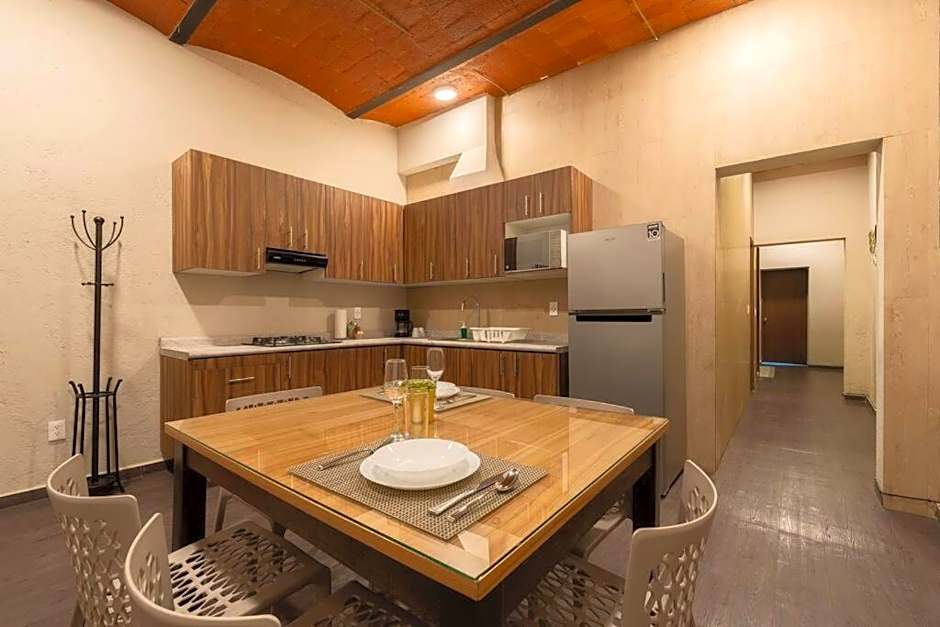 205 Zocalo Cathedral 2bdrmB 2Bath fits 10 AC Apt