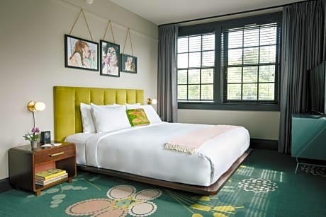 Deluxe King Room