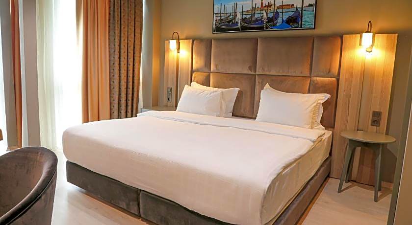 Pasaport Pier Hotel