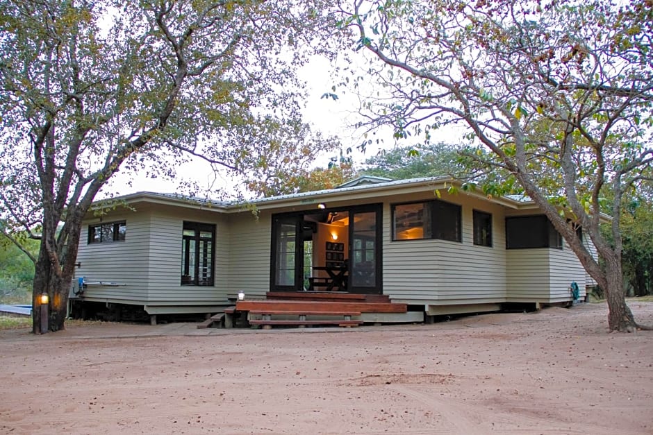 Khangela Private Game Lodge - Self Catering - Bedrooms are 3 Separate Chalets - Hluhluwe