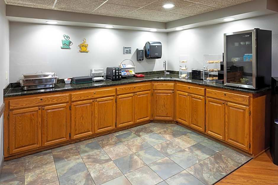 Paynesville Inn & Suites