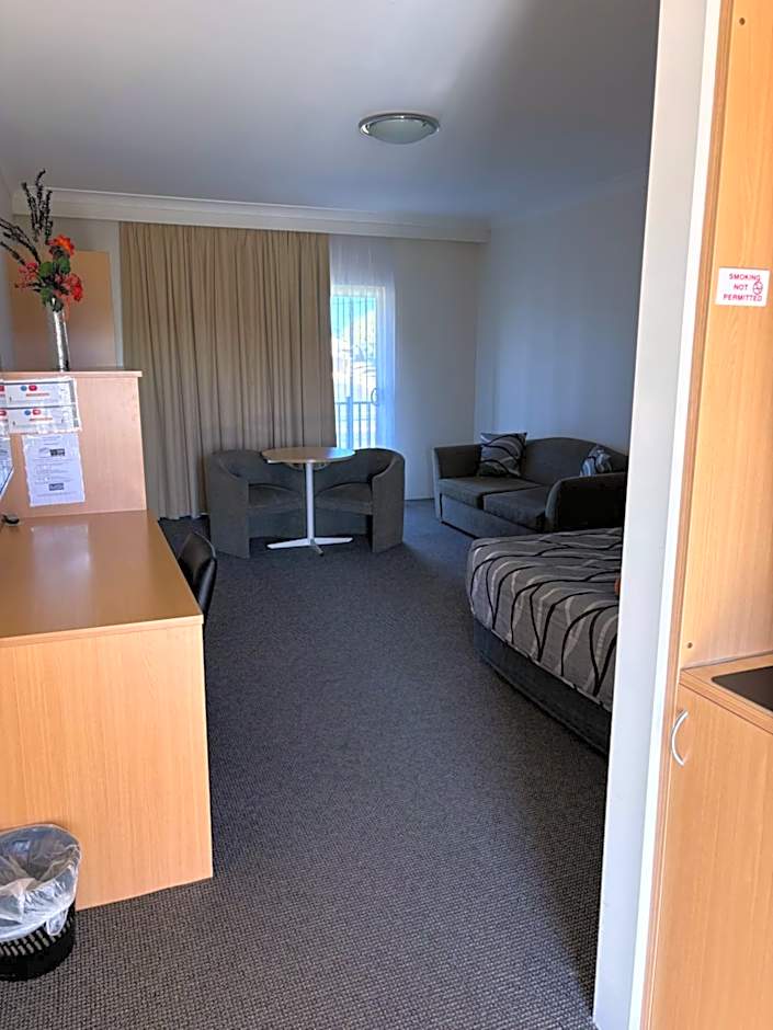 Golden Guitar Motor Inn