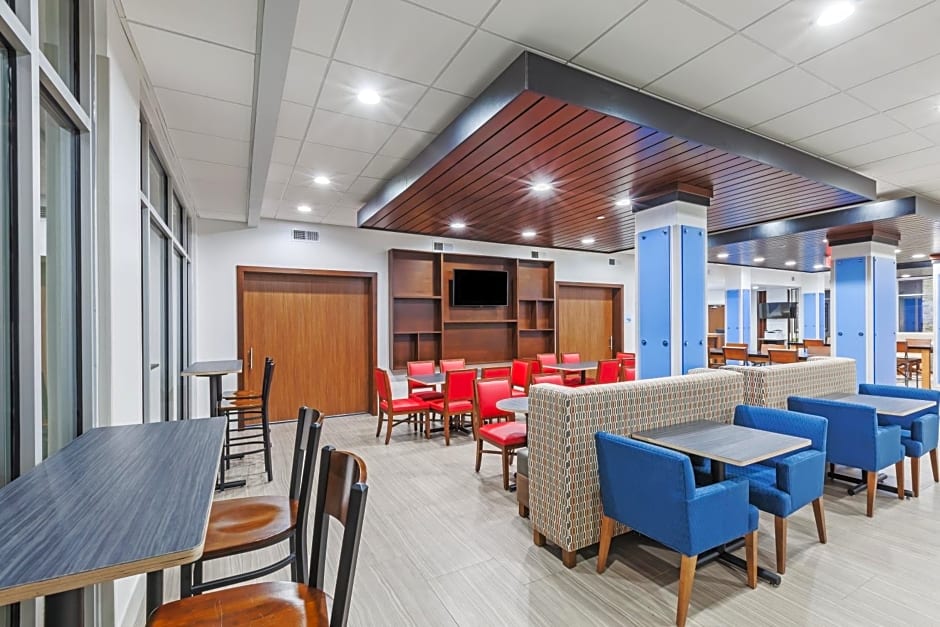 Holiday Inn Express & Suites COFFEYVILLE